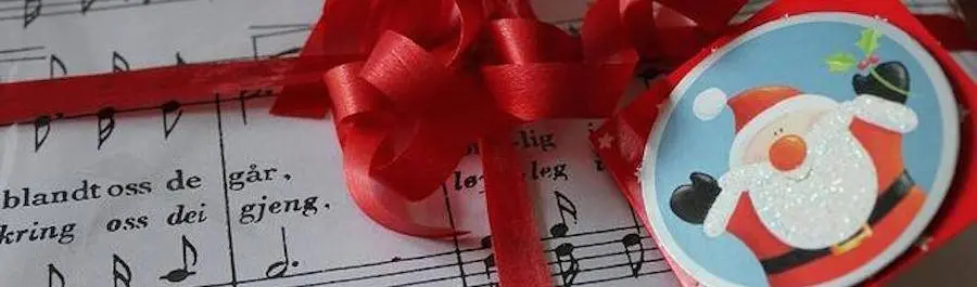 
          The Economics of Christmas Songs: When to start playing Jingle Bell Rock?
  