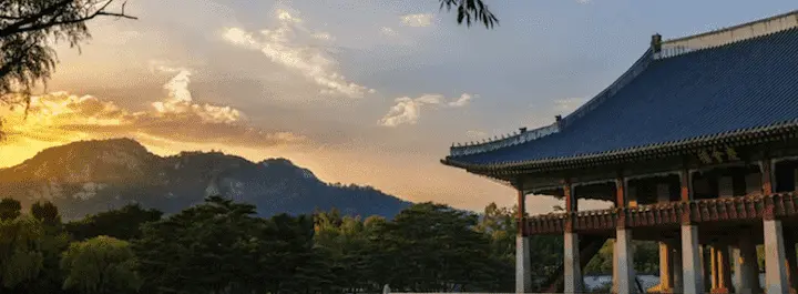 
          10 Reasons To Study in Asia
  