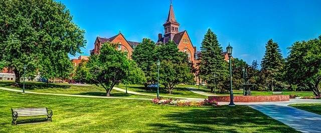 
          Important Factors When Choosing a Graduate Program
  